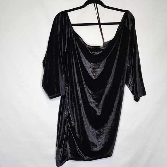 5X 28W Torrid Black Stretch Velvet Shirred Front Off Shoulder Top Holiday Naught - Picture 4 of 8